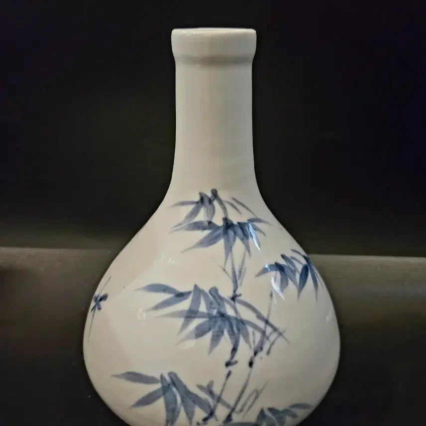 [BUNJANG] Joseon Dynasty White Porcelain Celadon Vase with Orchid and Bamboo Design / 백자 청화 난죽문 병