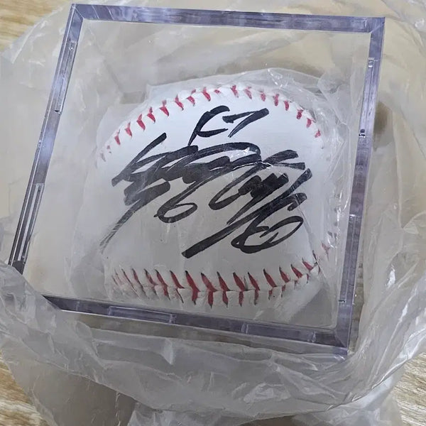 [BUNJANG] Park Young-hyun Autographed Baseball (Includes Case) / 박영현 싸인볼 최저가 팝니다!