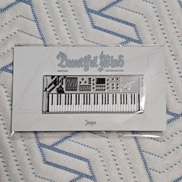 [BUNJANG] Xdinary Heroes Jeongsu Keyboard Badge / 엑스디너리 히어로즈 정수 건반 뱃지