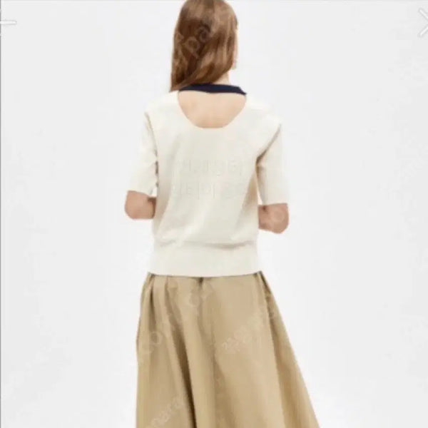 [BUNJANG] SJSJ Colorblock Cut-Out Short-Sleeve Knit Top with Back Slit / 한섬 SJSJ 배색 컷아웃 반팔 니트 탑 등트임 5부소매 봄여름 출근룩 오피스룩 하객룩