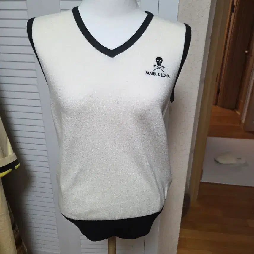 [BUNJANG] MARK & LONA Women's Golf Knit Vest Ivory/Black / 마크앤로나 골프 니트 조끼 아이보리