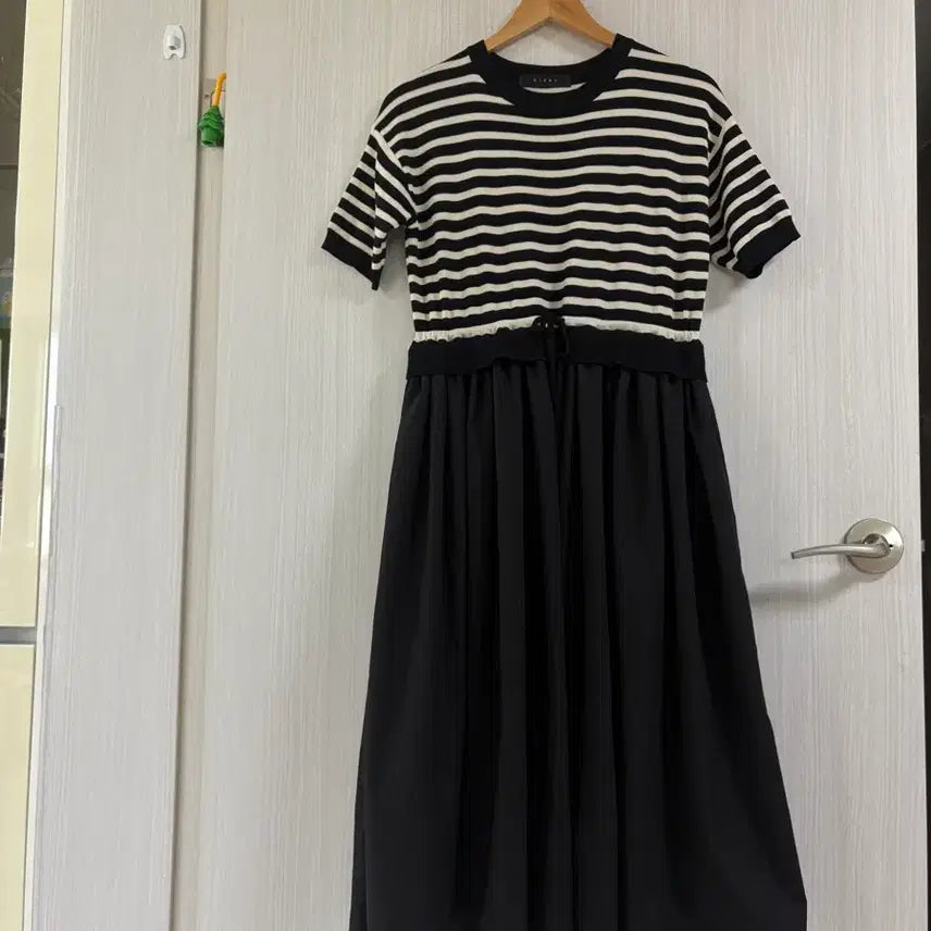 [BUNJANG] Stripe Knit Combination Dress Black / 스트라이프 니트 원피스 블랙