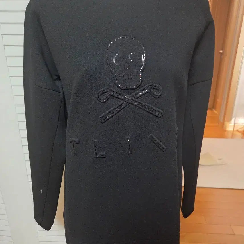 [BUNJANG] Mark &ロナ Skull Sweatshirt Black L Authentic Golf Wear / 제목 마크앤로나 여성 스컬 맨투맨 블랙 L 정품 골프웨어