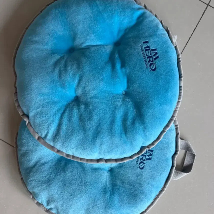 [BUNJANG] Im Hero Concert Seat Cushion Set / 임영웅 콘서트 방석 2개 팝니다