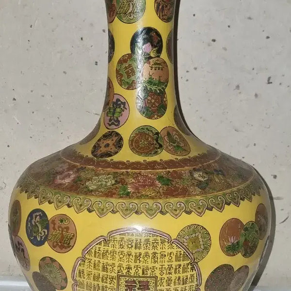 [BUNJANG] Qing Dynasty Qianlong Period Celadon Vase with Auspicious Motifs (Height 38cm, Diameter 24cm) / 청대건륭 황지 알도법랑 개강수복문 상병 높38지24 중국도자기고도자골통품
