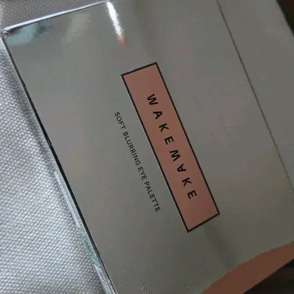 [BUNJANG] WAKEMAKE Soft Coral Blurring Eyeshadow Palette / 웨이크메이크 소다코랄블러링 아이섀도우팔레트