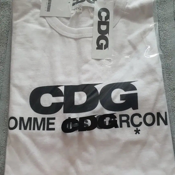 [BUNJANG] Comme des Garçons CDG Logo T-Shirt White XL / CDG 꼼데가르송 반팔티 화이트 XL