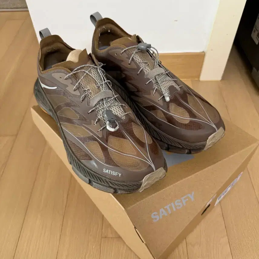[BUNJANG] Hoka x Satisfy Mafate Speed 4 Light Rubber Sneakers / 호카 x 새티스파이 마파테 스피드 4 라이트 러버 (300)