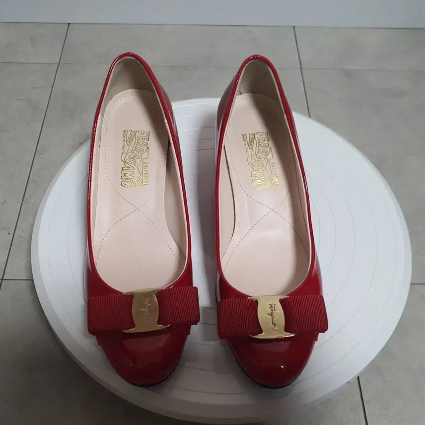 [BUNJANG] Salvatore Ferragamo Vara Bow Patent Leather Pumps Rosso Red / 이태리 살바토레 페라가모 바라 보우 페이던트 가죽 펌프스 (로소 레드 컬러) 225-230mm
