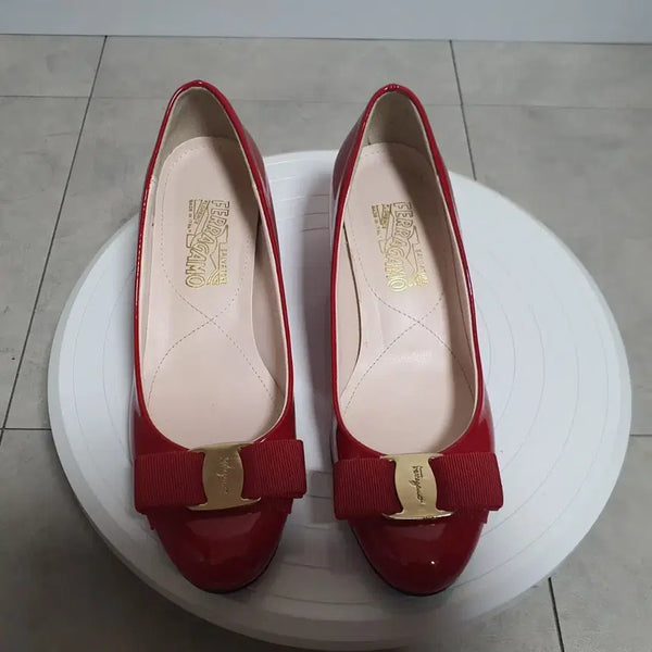 [BUNJANG] Salvatore Ferragamo Vara Bow Patent Leather Pumps Rosso Red / 이태리 살바토레 페라가모 바라 보우 페이던트 가죽 펌프스 (로소 레드 컬러) 225-230mm