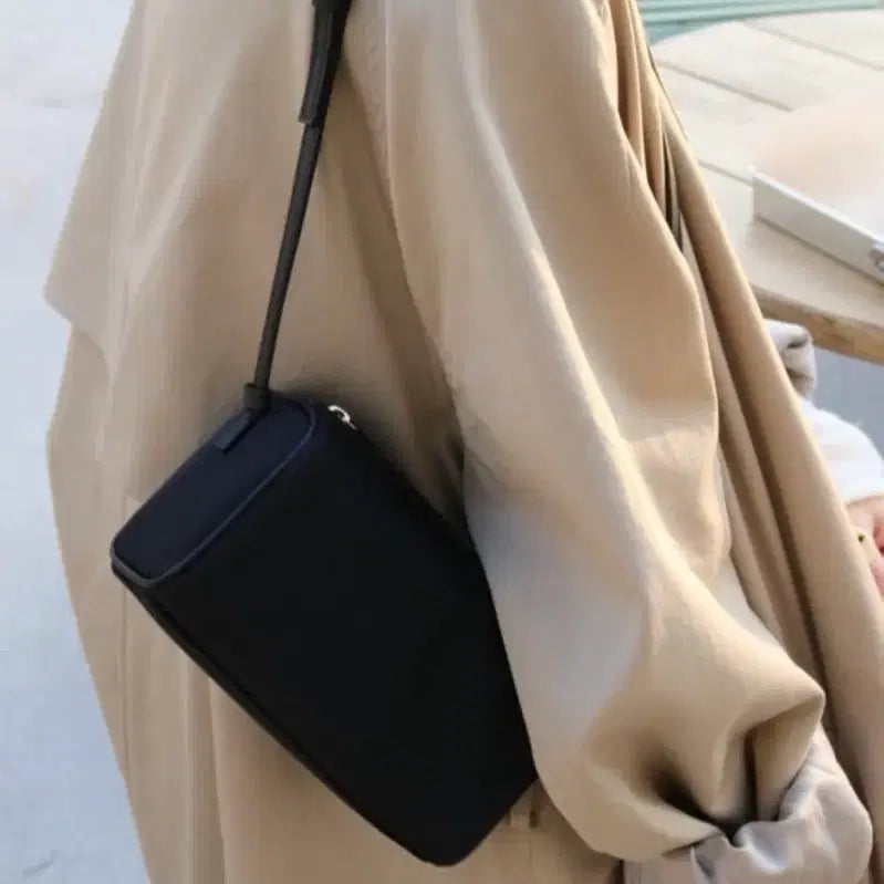 [BUNJANG] Nylon Shoulder Bag with Leather Strap / 나일론 숄더백(끈소가죽)