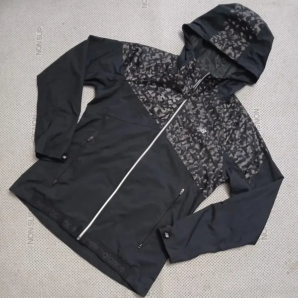 [BUNJANG] New Balance Hooded Windbreaker Black Camo / 뉴발란스 후드 바람막이 블랙 카모