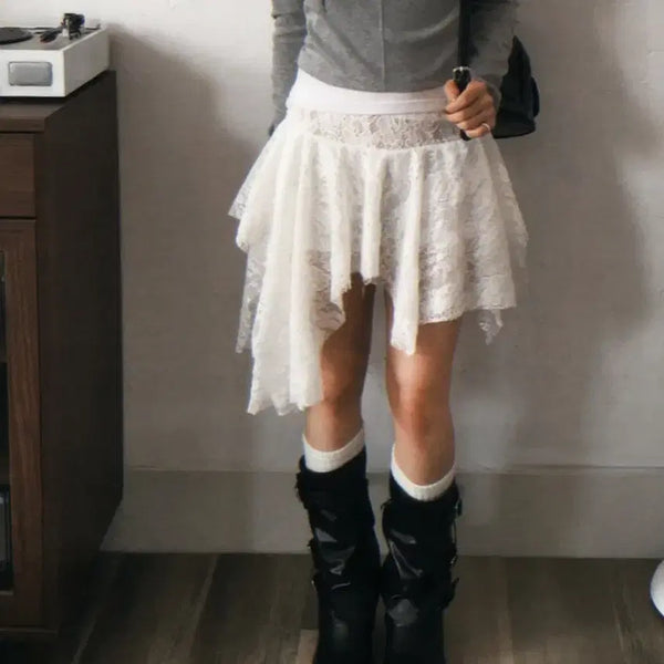 [BUNJANG] White Lace Asymmetric Low-Rise Skirt with Shirring / 화이트 레이스 언발 로우라이즈 스커트 로우 셔링 속바지
