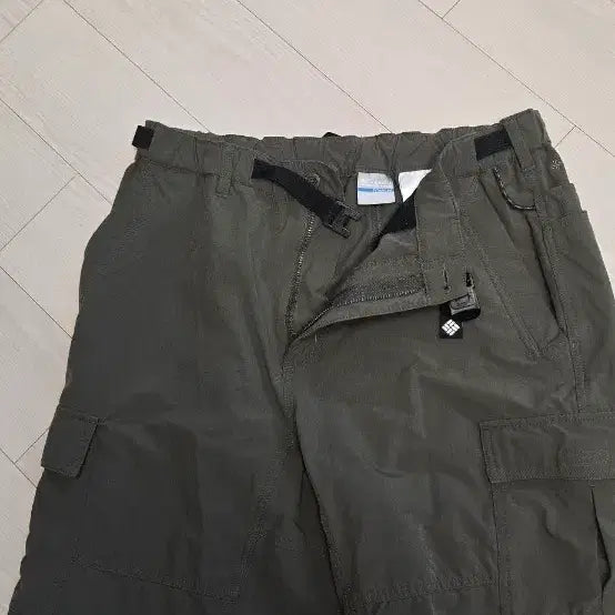 [BUNJANG] Columbia Titanium Khaki Cargo Shorts - Size L / Columbia Titanium 카키 카고 반바지, 사이즈 L