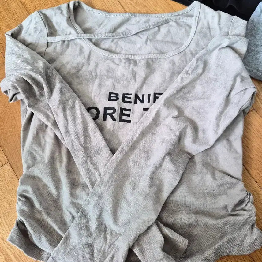 [BUNJANG] Women's Long Sleeve T-Shirt Beige Print / 여성 긴팔티 베이지색 프린트