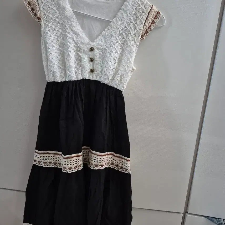 [BUNJANG] Lace Trimmed Black Mini Dress / 레이스 배색 원피스 블랙
