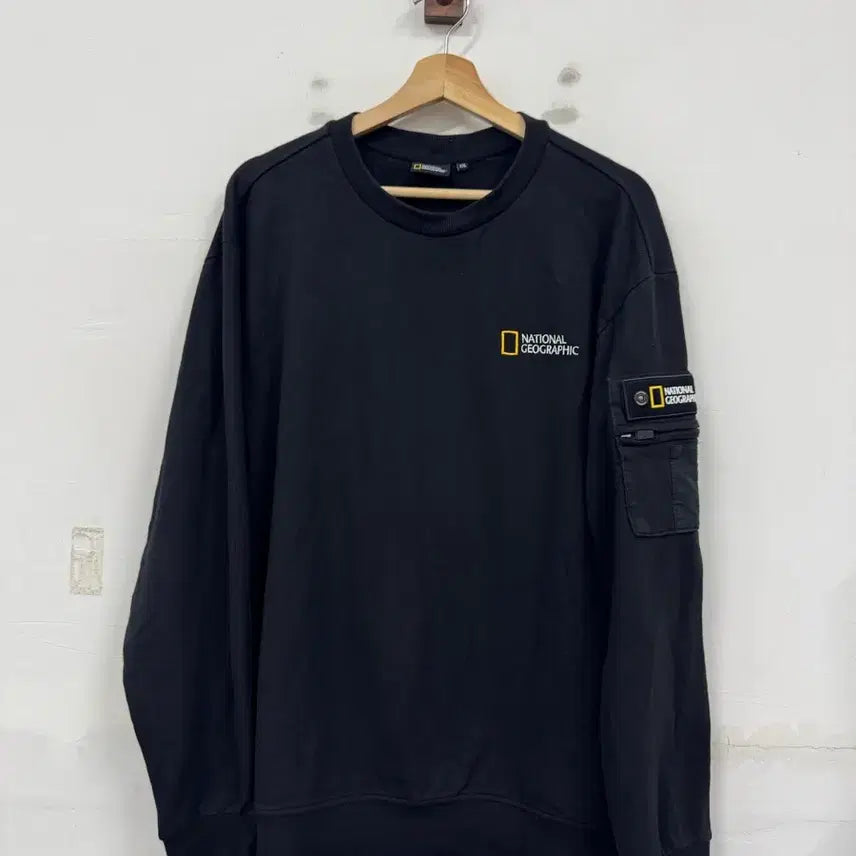 [BUNJANG] National Geographic Arm Pocket Applique Sweatshirt / (110)내셔널지오그래픽 암포켓 와펜 맨투맨