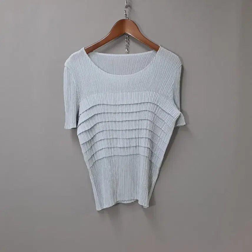 [BUNJANG] Light Gray Tiered Short Sleeve T-Shirt / 연그레이 캉캉 스판 반팔 티