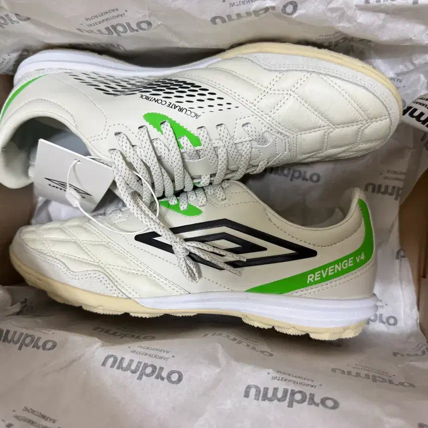 [BUNJANG] Umbro Revanche Premium Futsal Shoes TF 250mm / 엄브로 리벤지 프리미엄 풋살화 TF 새상품 250mm