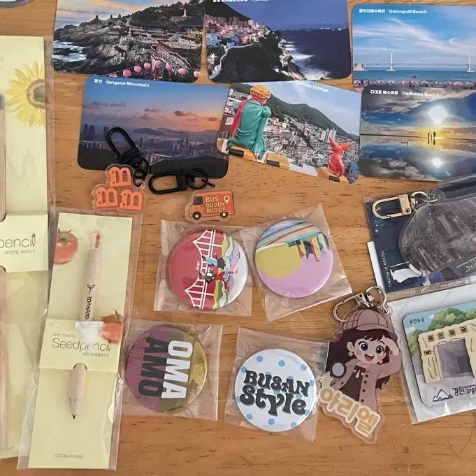 [BUNJANG] Busan Hwasun Myisan Yongyeondonggul Travel Souvenir Bundle Set / 한국 세계 지역 여행 특산품 부산 포토카드 화순 키링 캔뱃지 특산물 마이산 마그넷 마그네틱 자석 용연동굴 씨앗연필 일괄