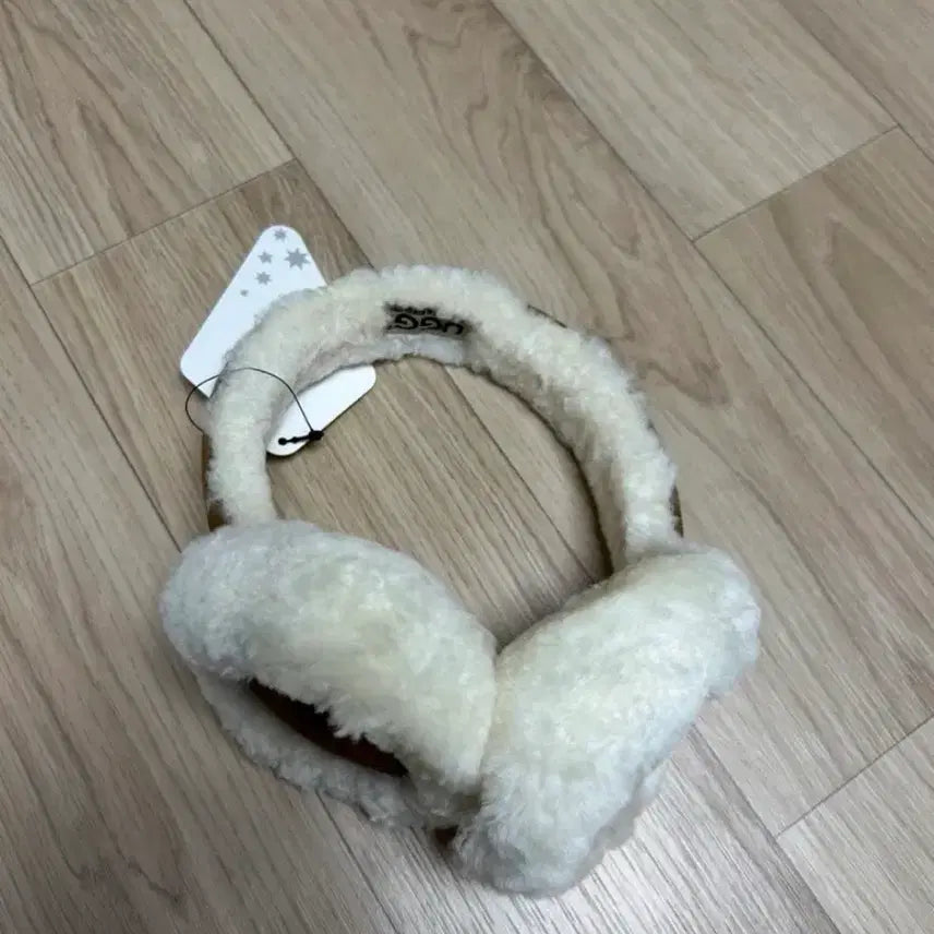 [BUNJANG] UGG Shearling Earmuffs Ivory / UGG 어그 아이보리 털 귀마개 새상품
