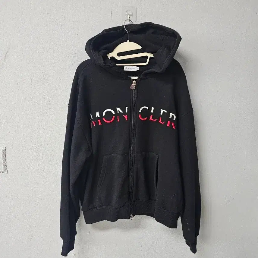 [BUNJANG] Moncler Logo Zip Hoodie Black / 몽클레어 로고 지퍼 후드티 블랙
