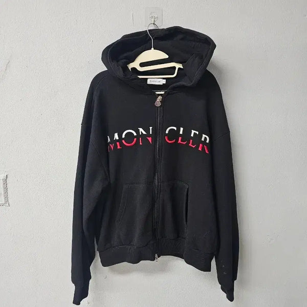 [BUNJANG] Moncler Logo Zip Hoodie Black / 몽클레어 로고 지퍼 후드티 블랙