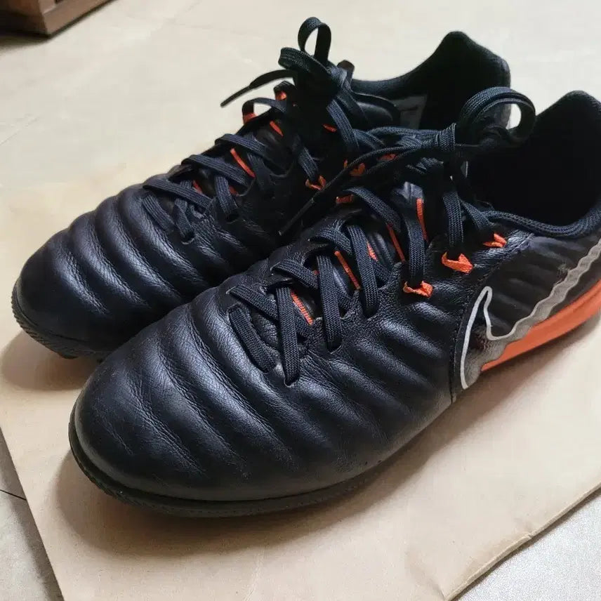 [BUNJANG] Nike Tiempo Lunar LegendX 7 Pro TF Soccer Cleats (245mm) / 나이키풋살화  티엠포 루나 레전드x7프로TF 245mm