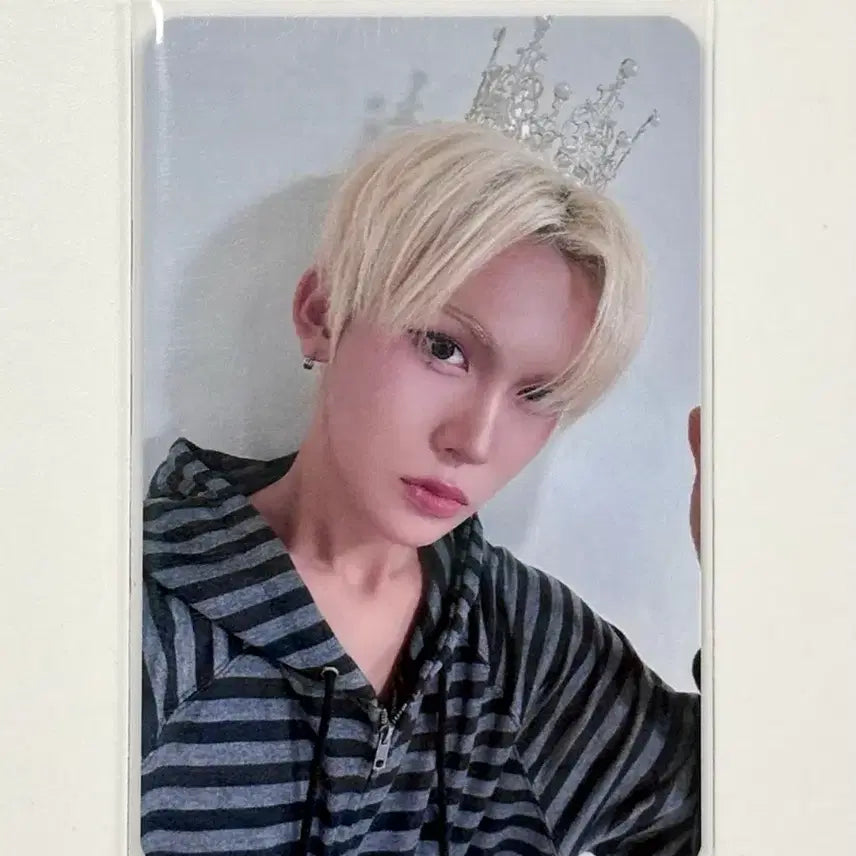 [BUNJANG] XLOV Hyun Photocard POB (Crown) / XLOV 엑스러브 HYUN 현 포카 포토카드 미공포