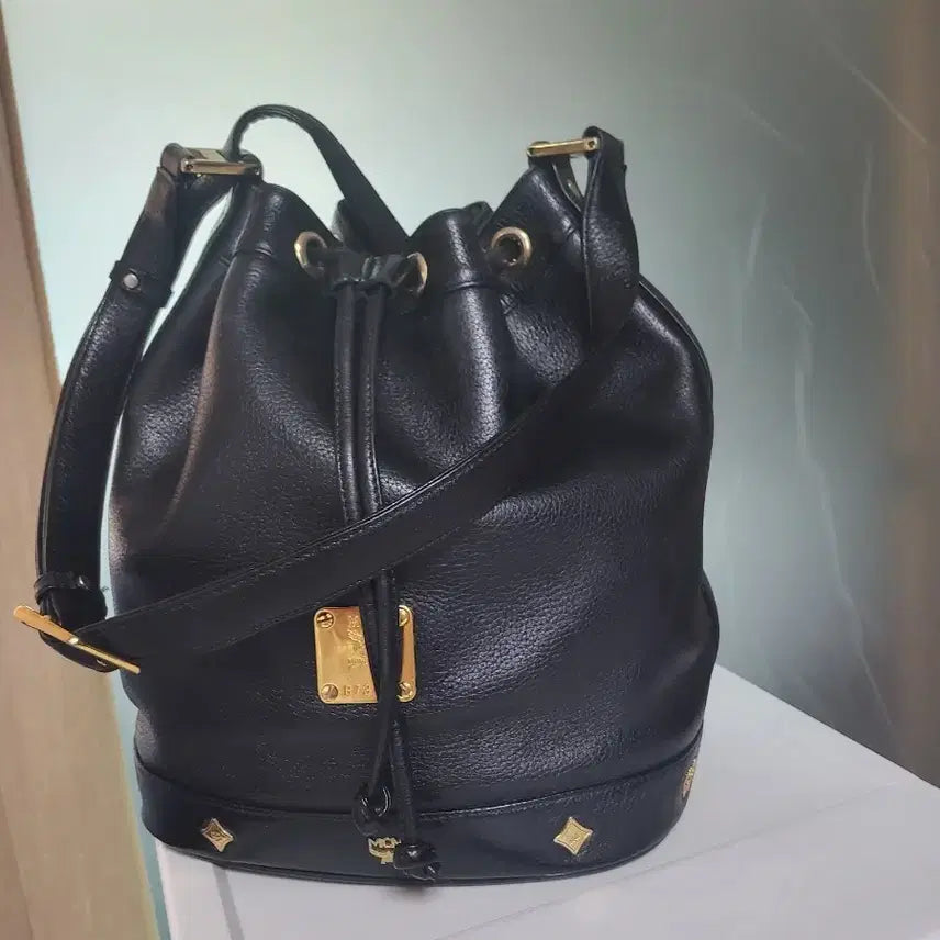[BUNJANG] MCM Leather Shoulder Bag Black Gold Logo / 엠씨엠 가방 독일산