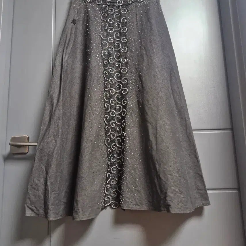 [BUNJANG] Beaded Black Long Skirt / 정교하고 고급스런 비즈자수. 블랙 롱 스커트  26인치 초강추