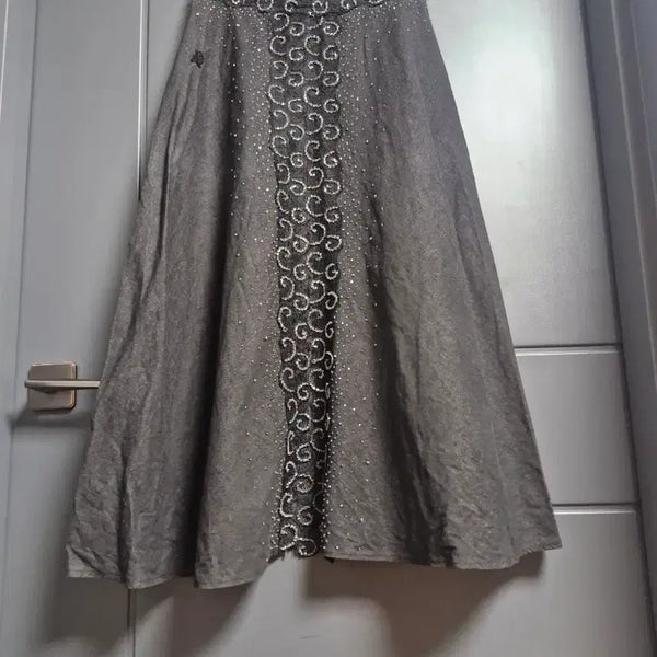 [BUNJANG] Beaded Black Long Skirt / 정교하고 고급스런 비즈자수. 블랙 롱 스커트  26인치 초강추