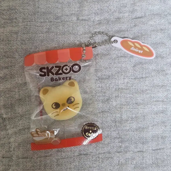 [BUNJANG] SKZOO Bakery Gacha Bread Keyring Jiniret / 스키주 skzoo 베이커리 가챠 빵 키링 지니렛