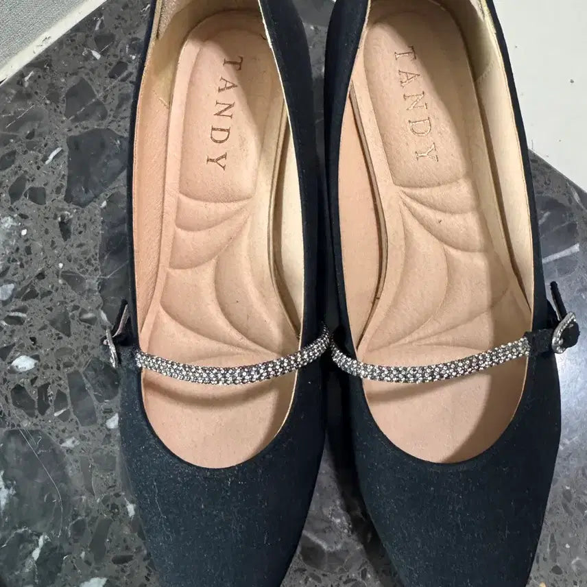 [BUNJANG] Tandi Women's Cubic Strap Heels / 탠디 여성 큐빅 스트랩 구두