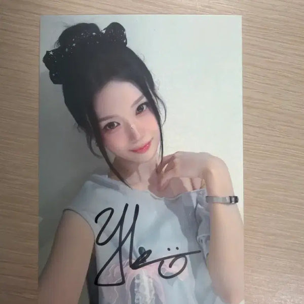 [BUNJANG] tripleS Yubin Signed Postcard Concert Object / 트리플에스 유빈 싸인 엽서 콘서트 오브젝트