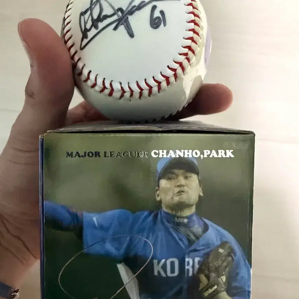 [BUNJANG] Park Chan-ho Autographed Baseball / 박찬호 포토사인볼