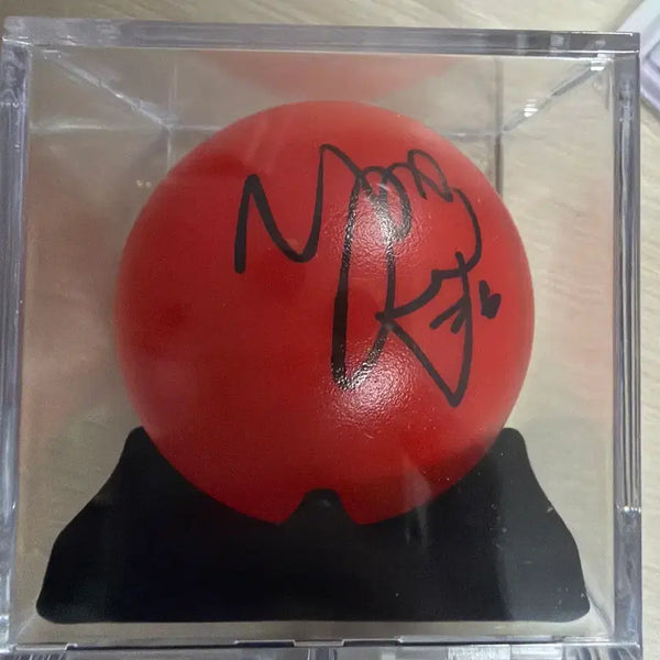 [BUNJANG] TripleS Yoo-yeon Signed Ball / 트리플에스 유연 싸인볼