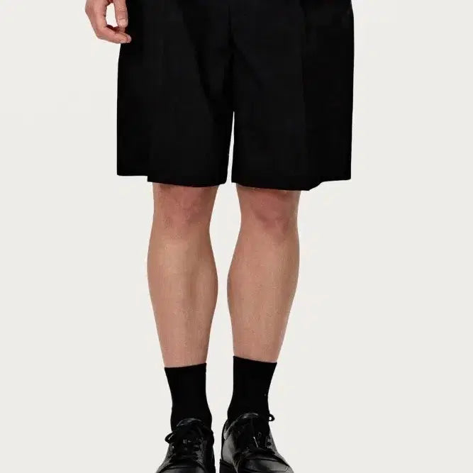 [BUNJANG] Solid Homme 25SS Pleated Shorts Black / 솔리드옴므 25ss 핀턱 반바지 48