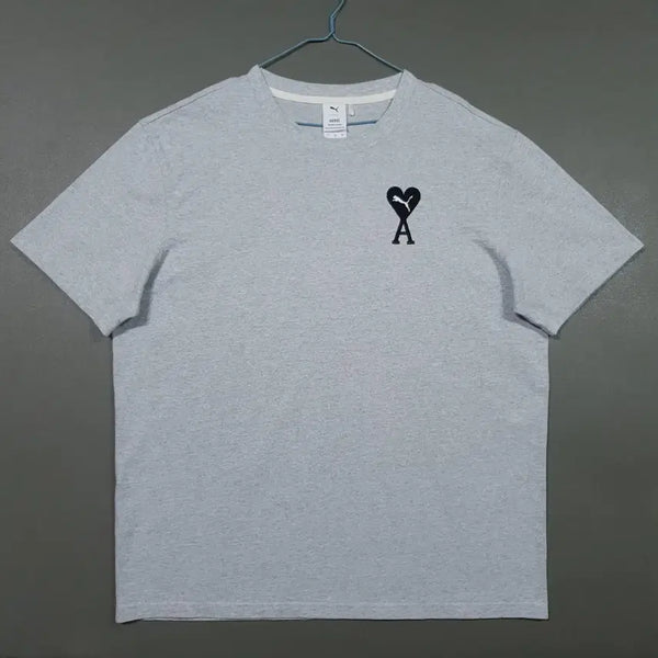 [BUNJANG] Puma x AMI 22SS Limited Edition Collaboration Heart Logo Short Sleeve T-Shirt Grey / L) 푸마 X 아미 신형 22ss 한정판 콜라보 하트 반팔 티셔츠 그레이