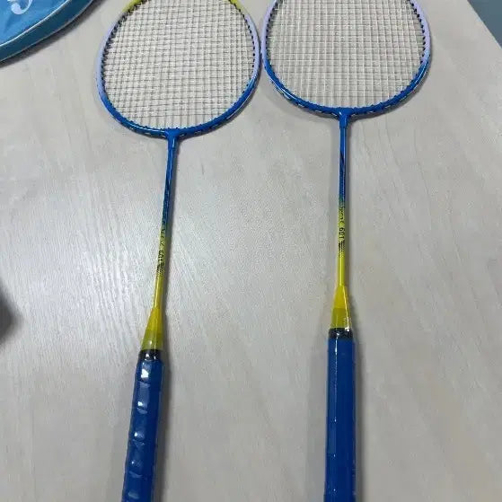 [BUNJANG] BOSCHKA Badminton Racket Set with Shuttlecocks and Case / 보쉬카 배드민턴 라켓 2자루와 셔틀콕 3개케이스