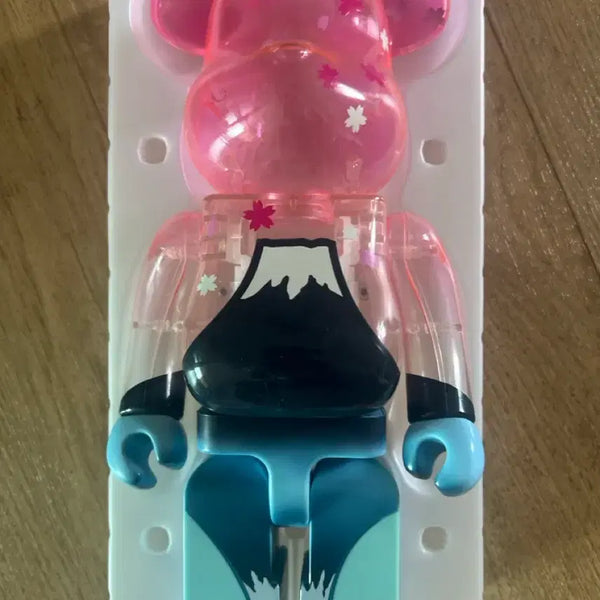[BUNJANG] Bearbrick Fujisan Cherry Blossom Edition 400% (Box Included) / 베어브릭 후지산 벚꽃 에디션 400% 박스o