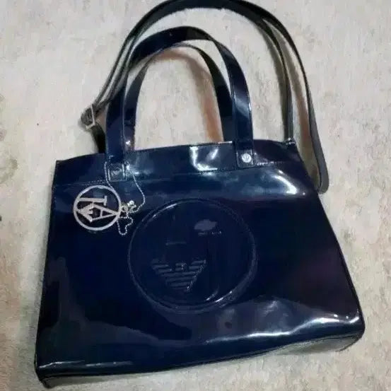 [BUNJANG] Emporio Armani Enamel Shoulder Bag Navy / 엠포리오 아르마니 에나멜 숄더백 네이비