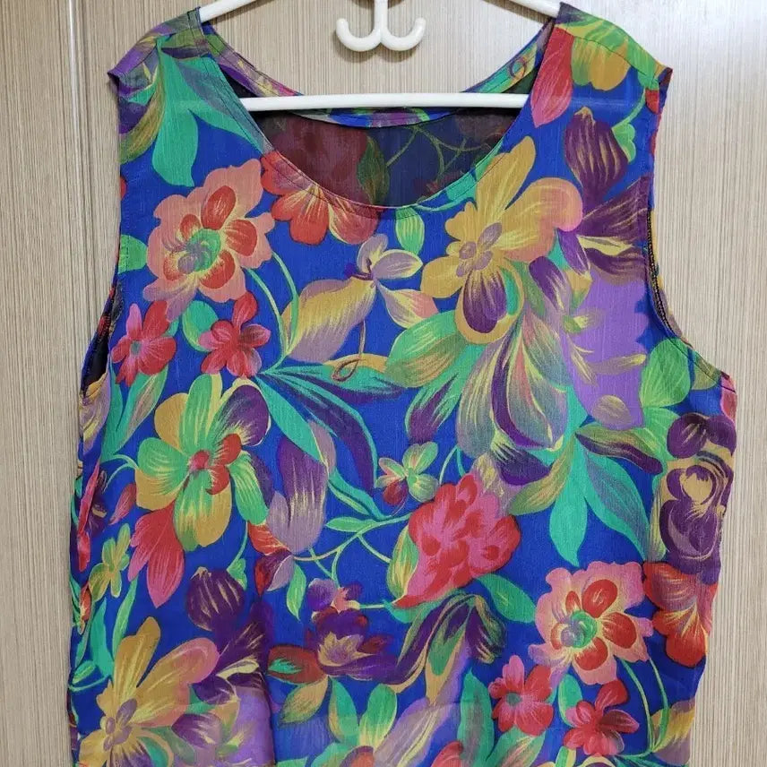 [BUNJANG] Floral Print Sleeveless Blouse - Size 88 / 플로럴 패턴 민소매 블라우스 88