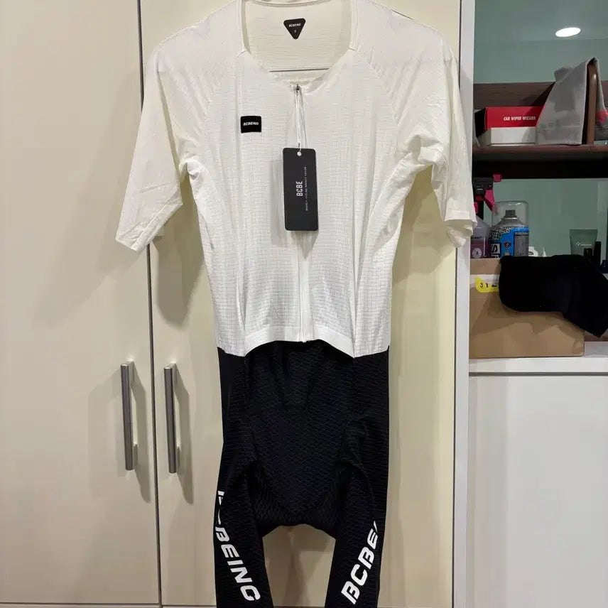[BUNJANG] BEING Premium Cycling Suit - White & Black / BEING 프리미엄 사이클링 슈트