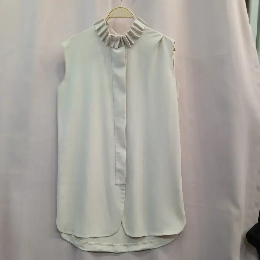 [BUNJANG] KUHO Beige Sleeveless Blouse with Frill Neck / 구호 KUHO 베이지색 프릴 넥 민소매 블라우스