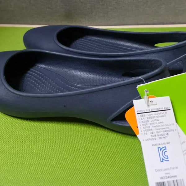[BUNJANG] Crocs Laura Flat Shoes Navy / w7 크록스 로라 플랫 슈즈 네이비(미사용)
