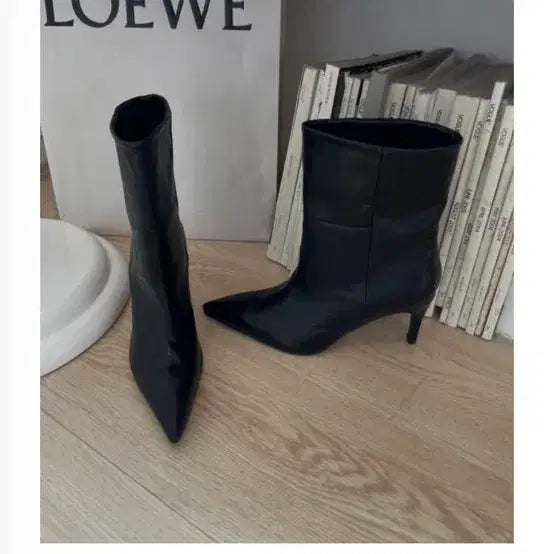 [BUNJANG] Black Pointed Toe Ankle Boots (Size 245) / 앵클 부츠 새상품 245