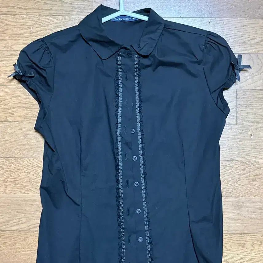 [BUNJANG] Brandy Melville Black Blouse / 브랜디멜빌 검정 블라우스