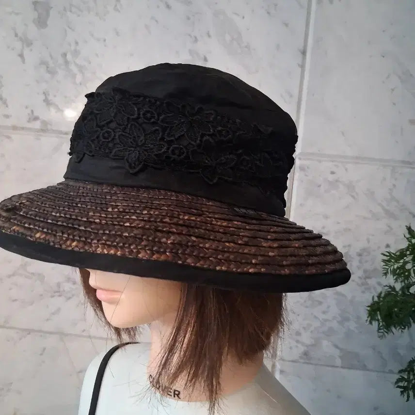 [BUNJANG] Women's Straw Hat with Black Lace Trim / 여성 밀짚 모자 검정 레이스 장식