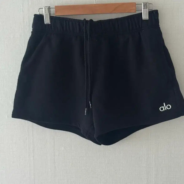 [BUNJANG] Alo Yoga Women's Accolade Logo Shorts Black / 알로 요가(Alo Yoga) 정품 여성용 아콜레이드 로고 쇼츠 반바지 (블랙)
